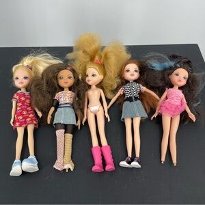 Brats Bratz Doll Lot Of 5 All From 2009 all dressed feet
